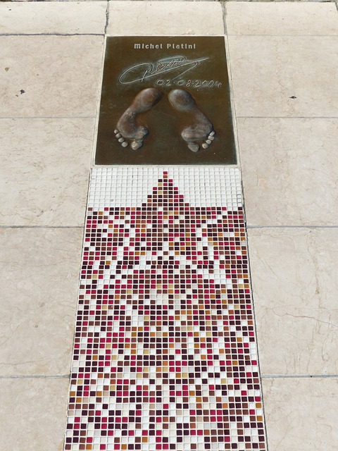 让西蒙斯展